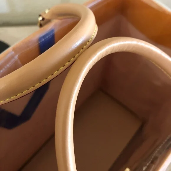 Louis Vuitton Glossy Tote Bag 👜 - Picture 6 of 9